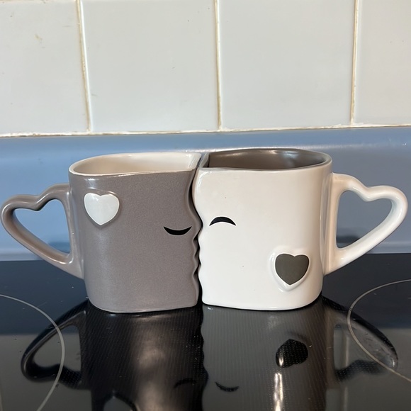 Kissing Coffee Mugs - Picture 2 of 5